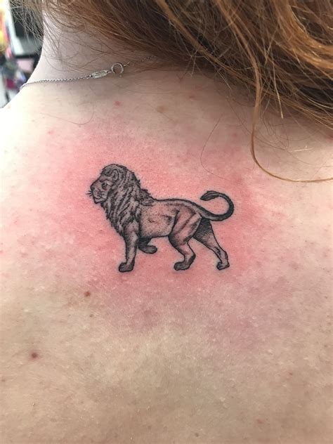 tatouage lion simple|lion tattoos pinterest.